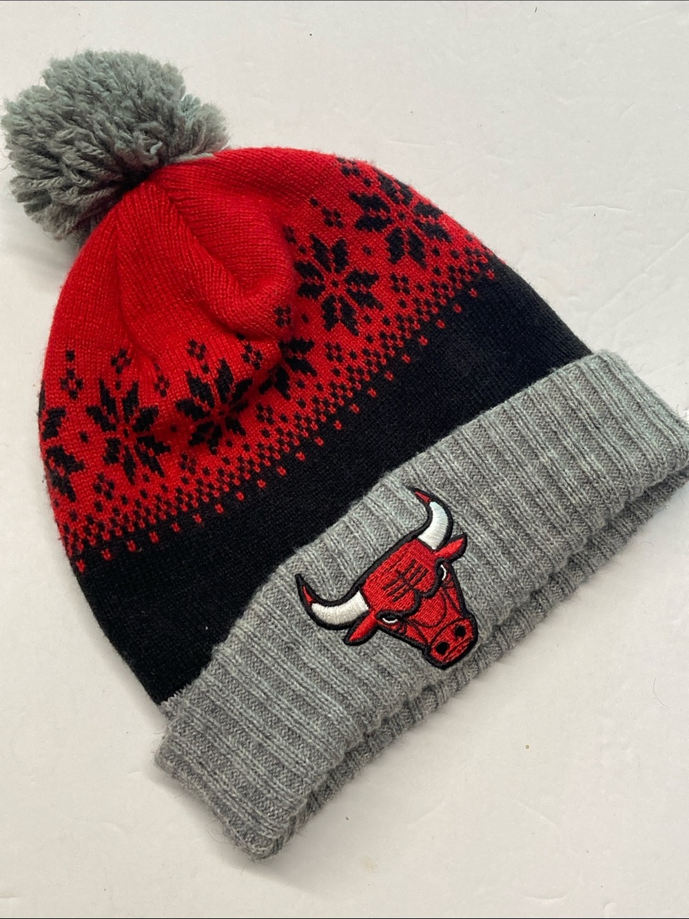 Mitchell & Ness Chicago Bulls Pom Beanie Knit Hat Red Gray NBA